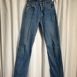 Vintage Levis 501 - Säljer dessa skitsnygga Levis jeans storlek 27/34