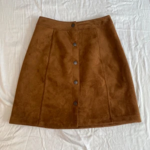 Brun mocka kjol - Snygg brun mocka kjol från Lindex 