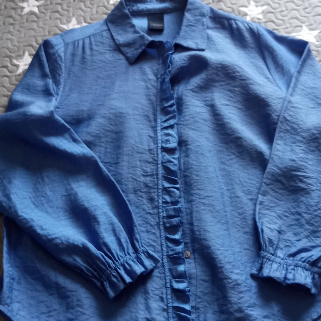 Långärmad blus, lite festligt stuk, använd 3 ggr.