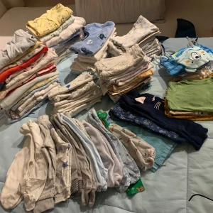 Baby kläder..pojke från 0-3 månad  - Nästan 90 plagg 🩵💙💙pojke💙💙