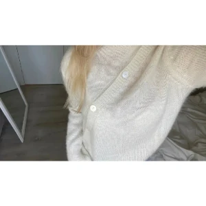 Tröja nakd - Säljer denna stickade tröjan från nakd💗 använd två gånger 