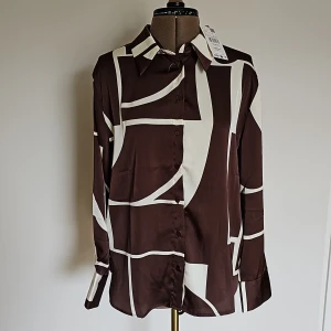 Oanvönd blus - Oanvänd blus frpn Mango Köpt för 250 kr