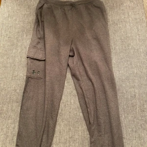 Under Armour Mjukisbyxor - Storlek: M/L funkar för båda!  Bra skick! 