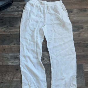 Linnebyxor  - Säljer linnebyxor storlek S men väldigt stora så skulle säga M lite genomskinliga använda kanske 1-2 gånger 150kr