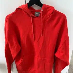 Röd hoodie huvtröja från asos