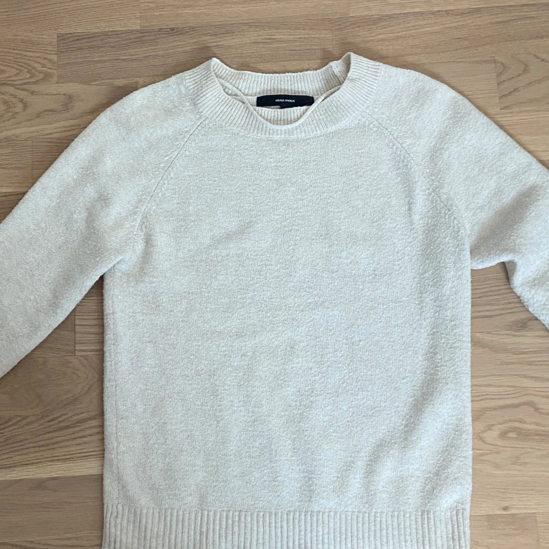 Beige stickad tröja - 92