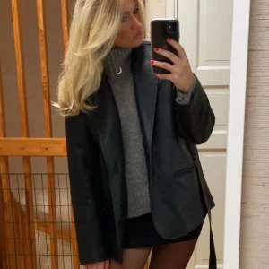 PU-kavaj LXA  - Snygg PU-kavaj från LXA the label 