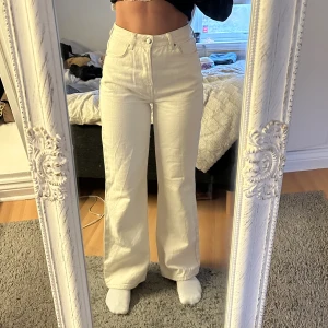 Jeans - Waist 27, length 28. Använda typ 1 gång så väldigt bra skick. 