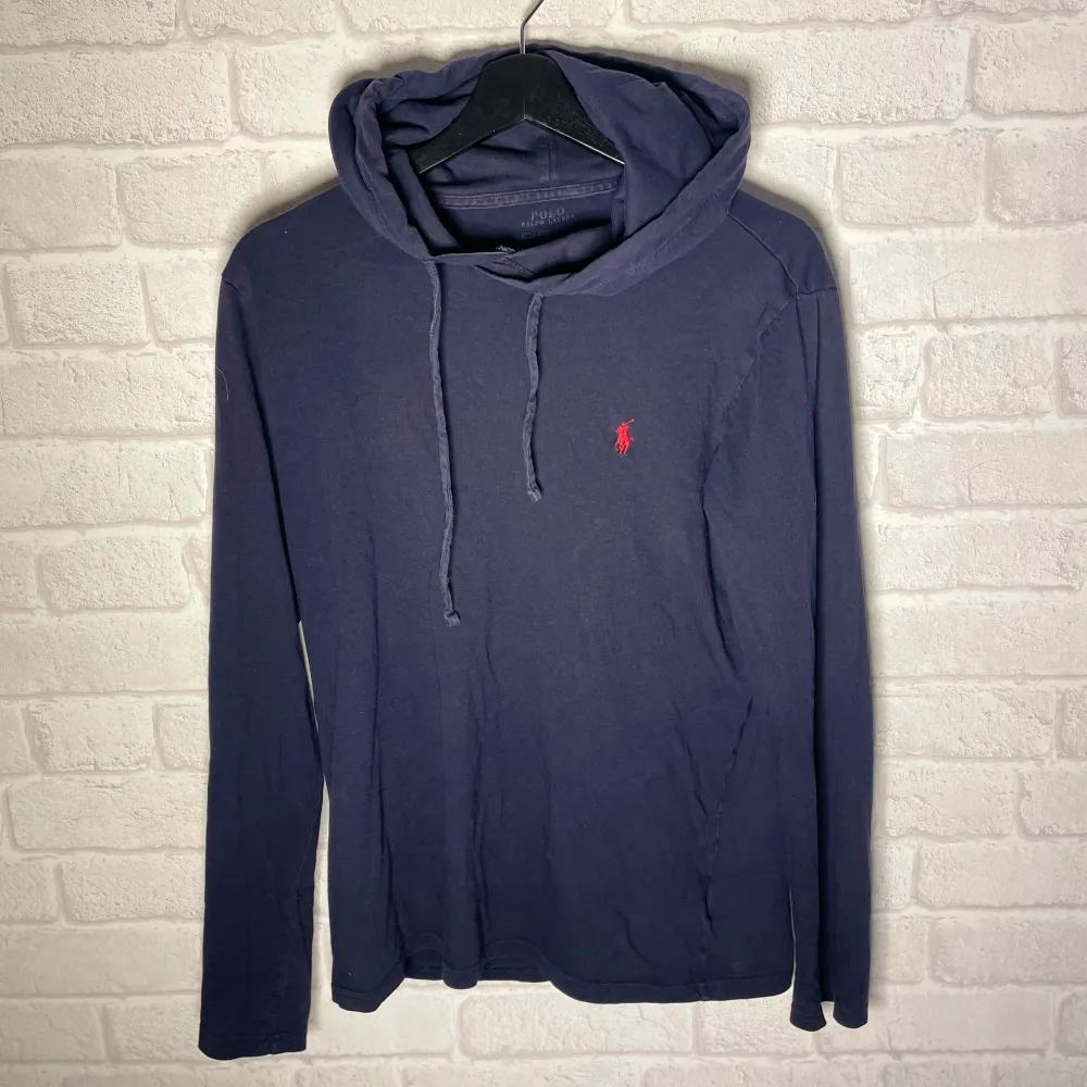 | Ralph Lauren hoodie | Storlek S | Bra skick utom två små hål | pris 299 |. Tröjor & Koftor.