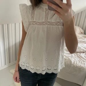 Vit blus - Vit blus 