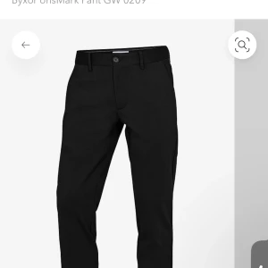 Kostymbyxor  - Använd 1 gång för tyckte dom passa till en tröja jag hade. Men var inte så fint på mig till andra grejer i garderoben.