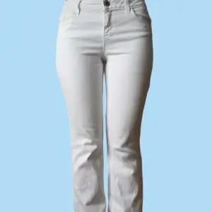 Lågmidjade  bootcut vita jeans i bra skick. Inga defekter. Från Tommy Hilfiger