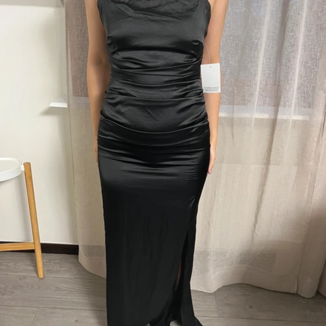 Satinklänning | Svart | helt ny