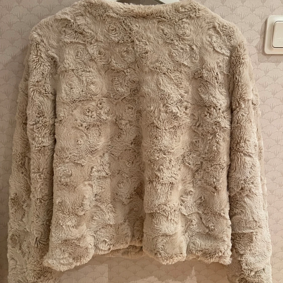 Beige fuskpälsjacka - 91