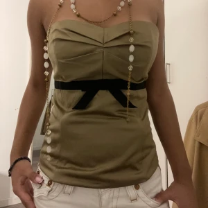 Korset  - Fin korset/ tubtopp😻 på miner mig lite om gossip girl, ingen användning till denna fina topp längre ❤️🙌