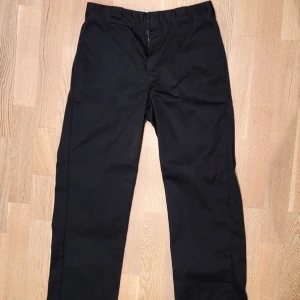 Dickies 874 - Storlek 29/30, skick 10/10, säljer dessa eftersom de ej passar mig längre.