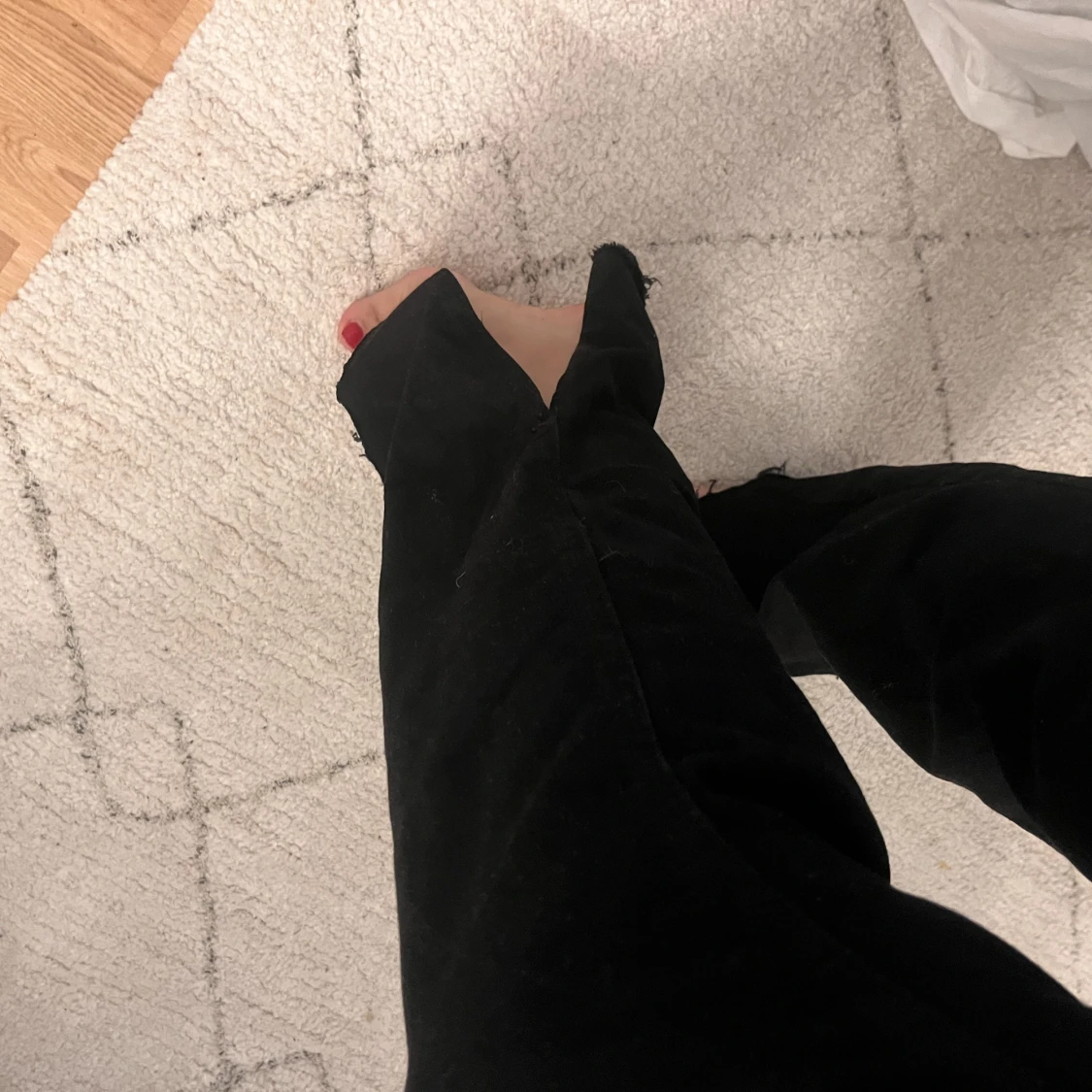 Svarta jeans m slits  - 90