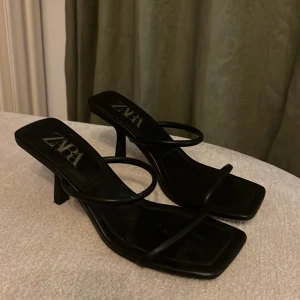 Svarta klackar  - Svarta klackar ifrån zara använda 1 gång.