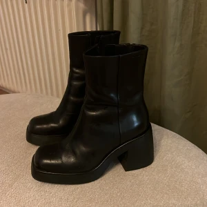 Vagabond boots - Boots från vagabond storlek 37. Köptes för ca 2000kr nytt. Använd fåtal gånger