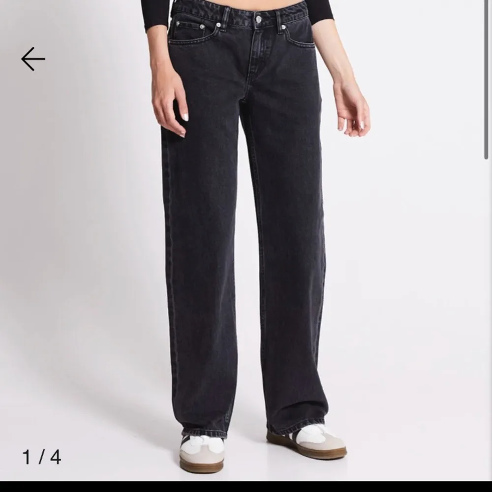 Använder ej storlek xs. Nypris 400kr säljer för 200kr. Jeans & Byxor.