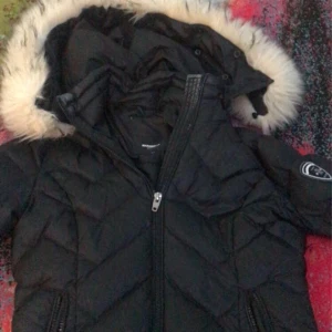 Rock and blue jacka  - Den är lite för mig så det är därför jag ska sälja den annars funkar den bra 