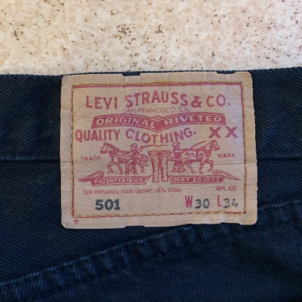 Vintage Levi’s i svart färg och fint skick.  Retro, jeans. Jeans & Byxor.