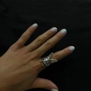 Säljer en av mina favorit ringar kommer inte till användning för har ganska många, rost fri❤️tryck inte på köp direkt, prata med mig först gärna tack!🥰