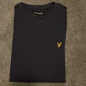 Tjenare, säljer denna Tröja då den inte kommit till användning, nypris 300,  - Tjenare, säljer denna Tröja då den inte kommit till användning, nypris 300kr. Cond 10/10