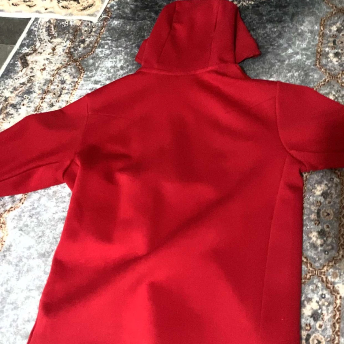 Säljer Nike tech fleece andvänd fåtal gånger  - 90