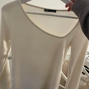 Tröja - Tröja från zara med fin detalj