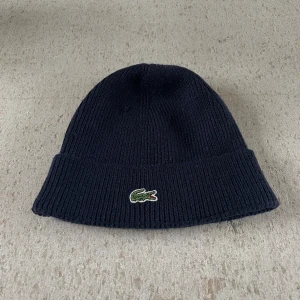 Lacoste mössa - Lacoste mössa. Bra skick! Nypris ca 600kr