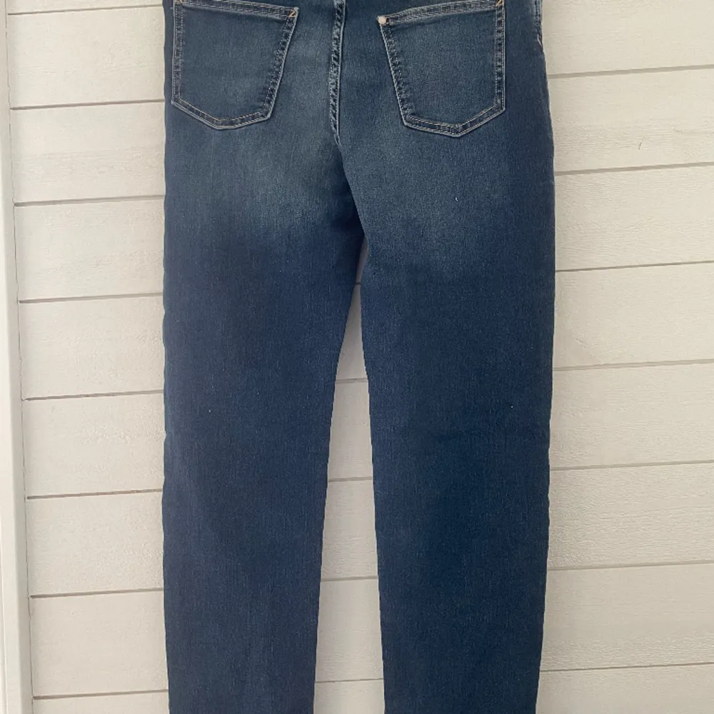 Nästa helt oanvända jeans storlek 168 relaxed  Originalt pris 279kr. Jeans & Byxor.