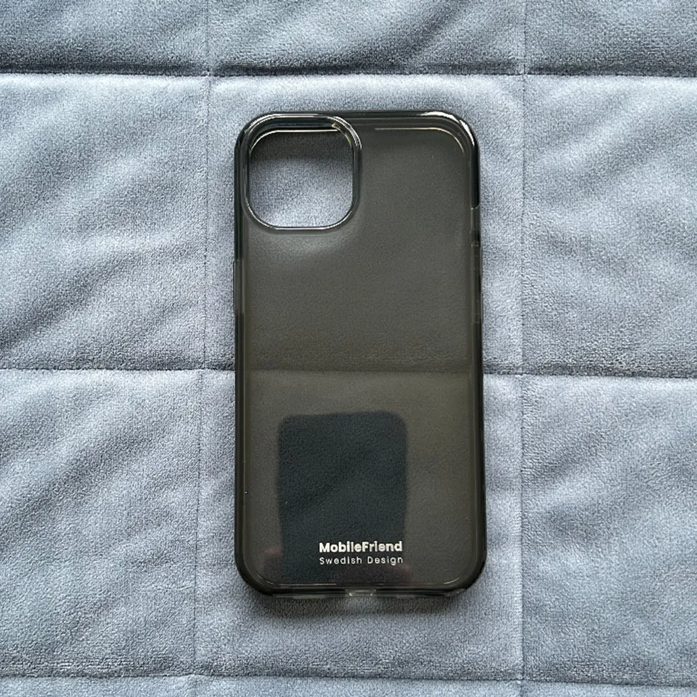 Svart ”genomskinlig” iPhone 14 skal i bra skick. Sitter väldigt bra och skyddande på mobilen! . Muu.