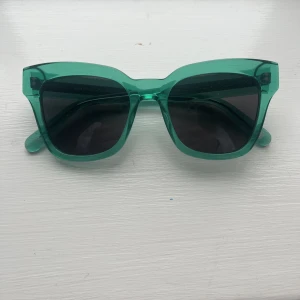 Chimi - Coola turkosa solglasögon från chimi i modellen 005