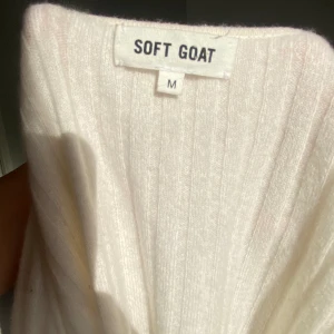 Cashmere tröja - Säöjer en superskön superfin topp från SoftGoat, 100% Kashmir! Den är sååååå fin och använda ca 3ggr