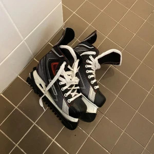 Skridskor (38,5) - Endast använda 1 gång Storlek: 38,5