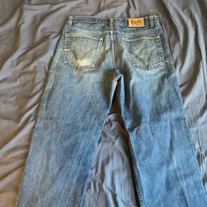 Tvärfeta Dolce & Gabanna jeans med en baggy fit. Säljer pga för liten storlek för mig, bara testad på.
