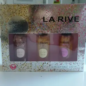 Ett pack med 3 olika glitter la rive body mister, som är helt oöppnad! Alla mister heter (golden dream, right glow, sparkling rose) du köper hela packet för 150 kr💕skriv privat för intresse!  Först till kvarn!! 