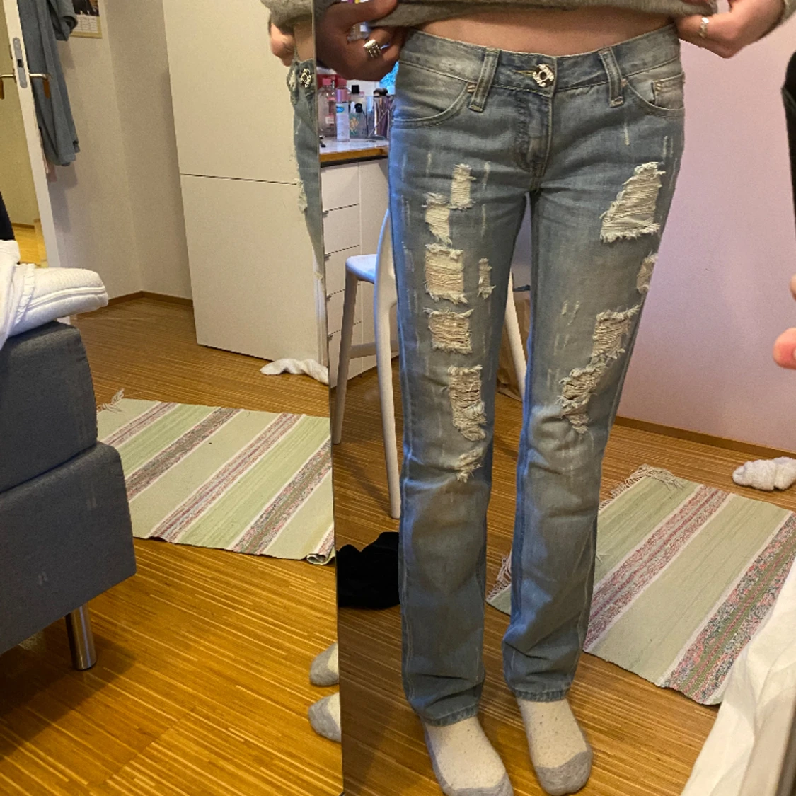 Logmidjade jeans med hål - 91