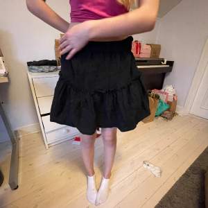 En fin svart kjol från märket dotti i fint skick, storlek au 8 vilket motsvarar 36 💗 Hör av er vid frågor! 💞