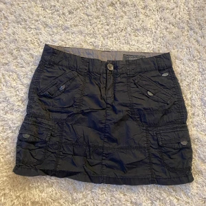 Vintage kjol - Vintage kjol i skönt cargo material🤍 strl 40 men sitter som 38