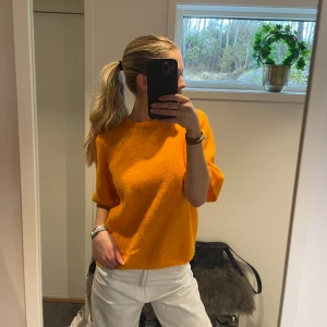 Gestuz tröja - Super fin Gestuz tröja som inte kommer till användning. Använt ca 3 ggr så i mycket fint skick🧡nypris 1499 kr.