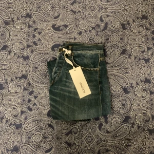 Dondup jeans - Sällsynta Dondup jinz modell dian som är slim fit. Helt nya aldrig använda 🙌 ny pris 3000kr mitt pris 1499kr Tveka inte att höra av dig vid funderingar. Priset kan sänkas vid snabb affär🤝