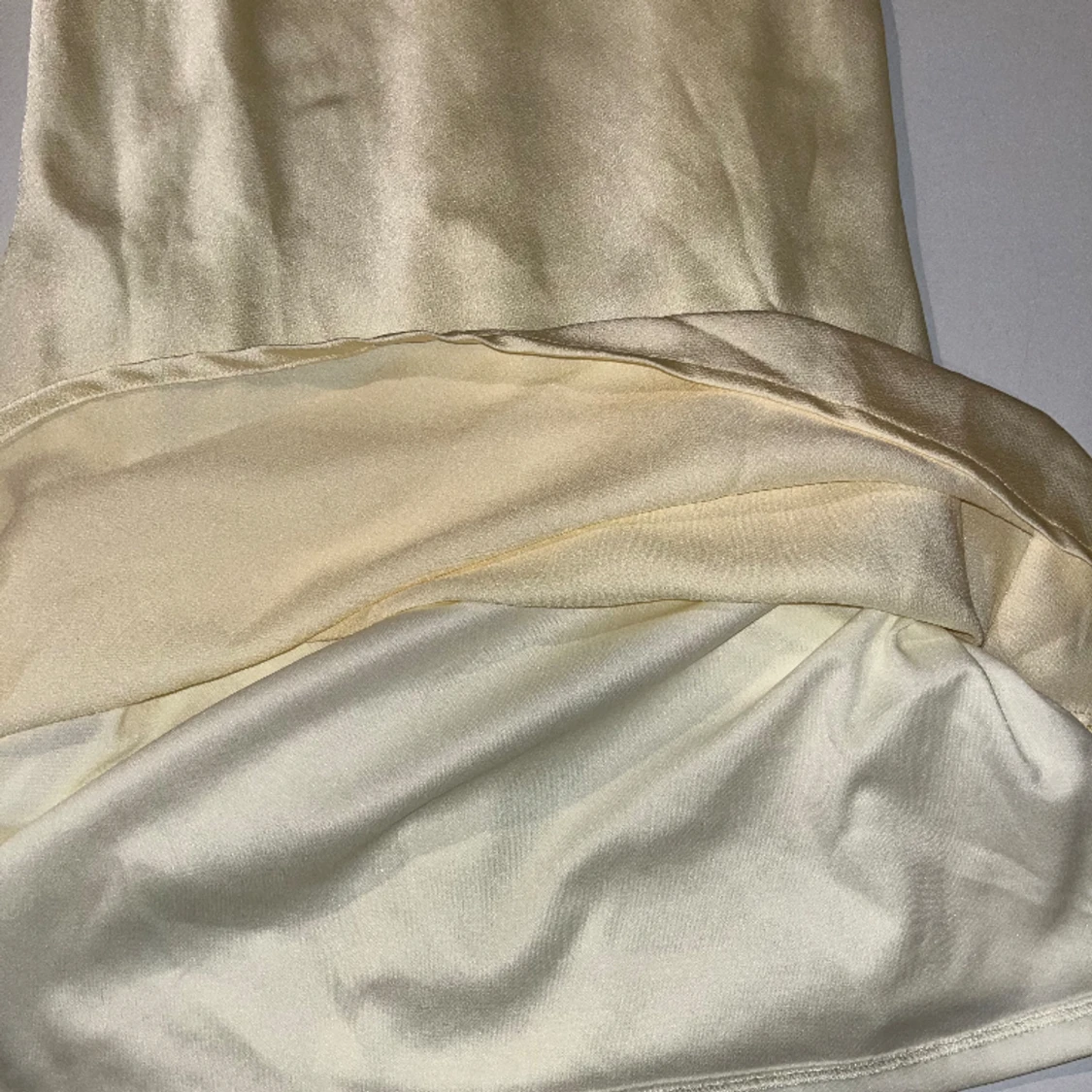 Ljusgul kortklänning - 91