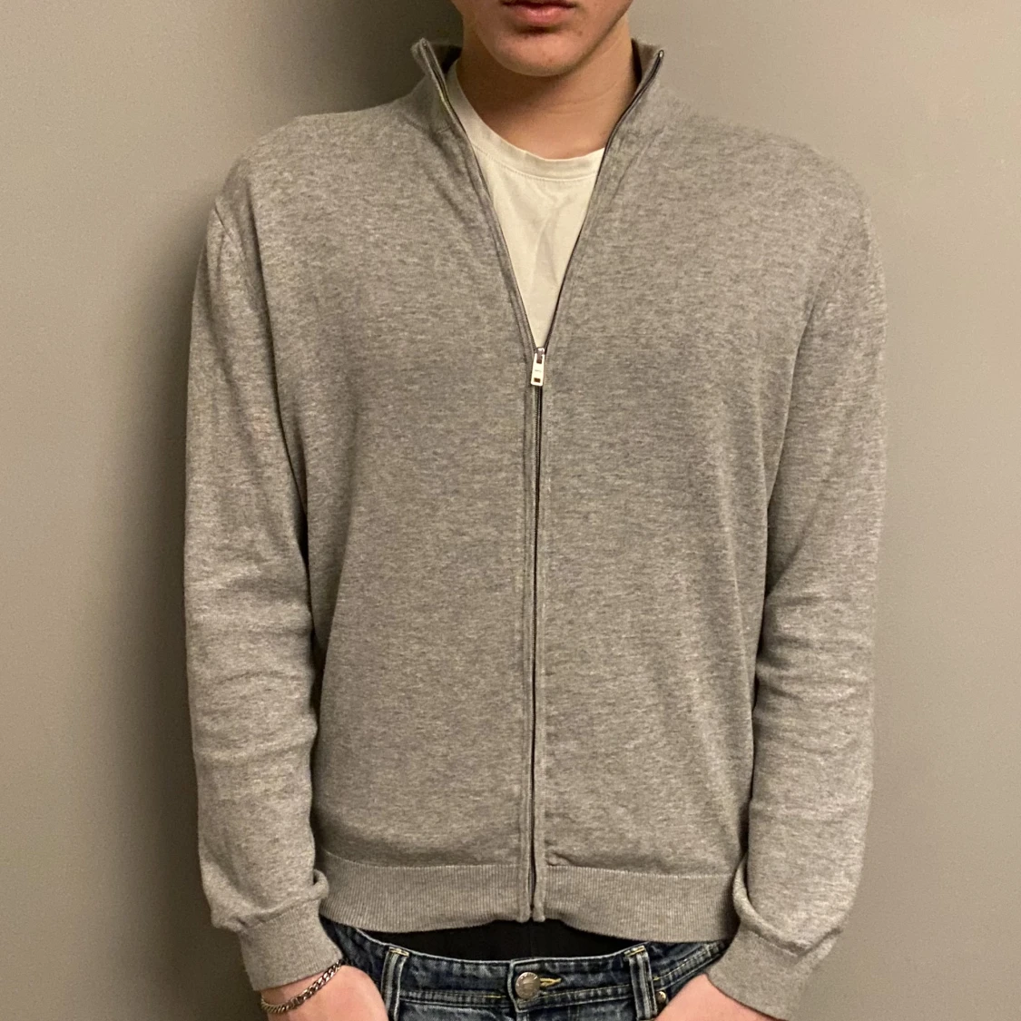 Grå full zip, Mango