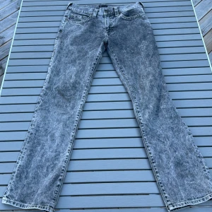 True religion jeans - True religion jeans storlek 33 köpte i kalifornien med modellen ricky relaxed straight. inseam 84cm