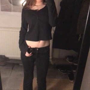 Lågmidjade svarta jeans - Använd 2 gånger Miss me