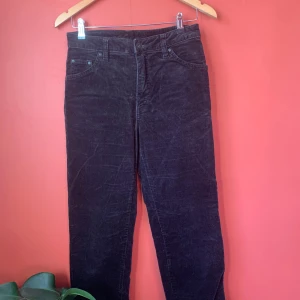 Flash jeans  - Härliga flash jeans i Manchester som är betydligt snyggare i verkligheten än på bilderna. Jeansen är inte superlånga men annars i ca st S  Varan är använd men utan tydligare defekter   Kan skickas eller hämtas i Umeå🔆 