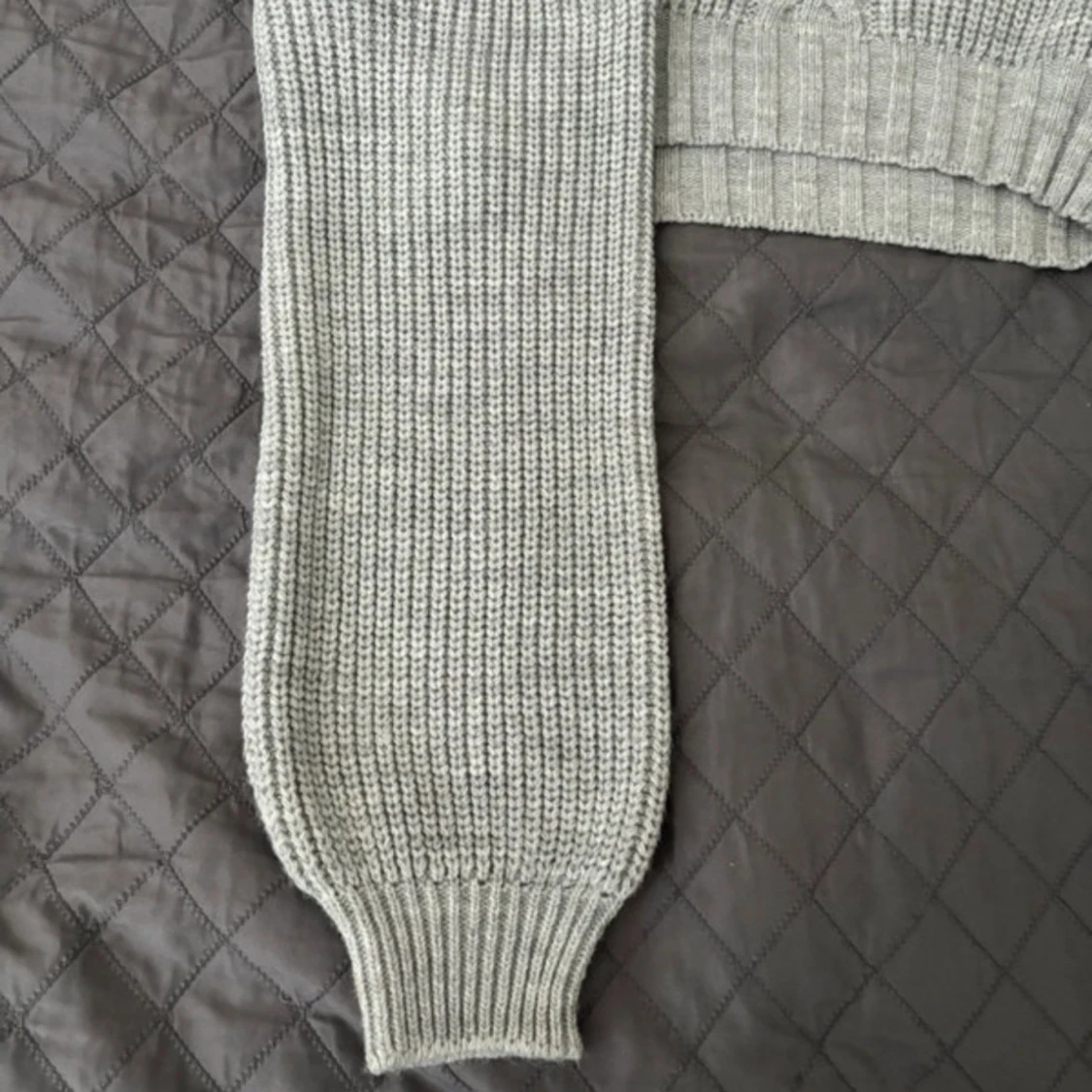 Grå stickad tröja från NA-KD - 90