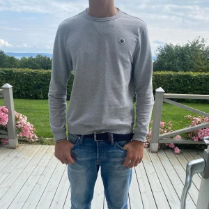 Morris tröja grå - Morris tröja  Grå Mycket bra skick Sitter bra